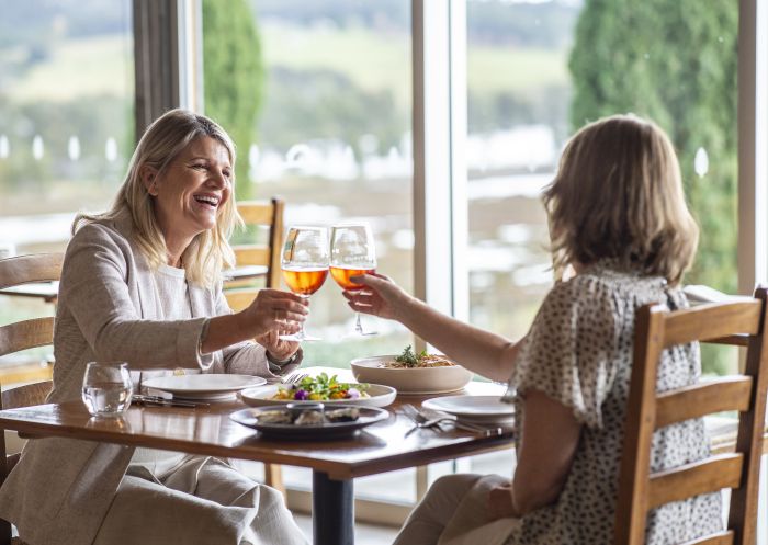 Cupitt's Estate, Ulladulla Friends enjoying food and drink at the onsite restaurant at Cupitt's Estate, Ulladulla